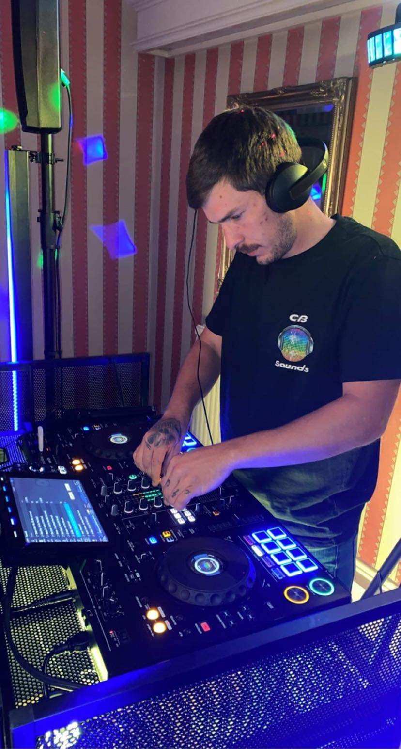 DJs